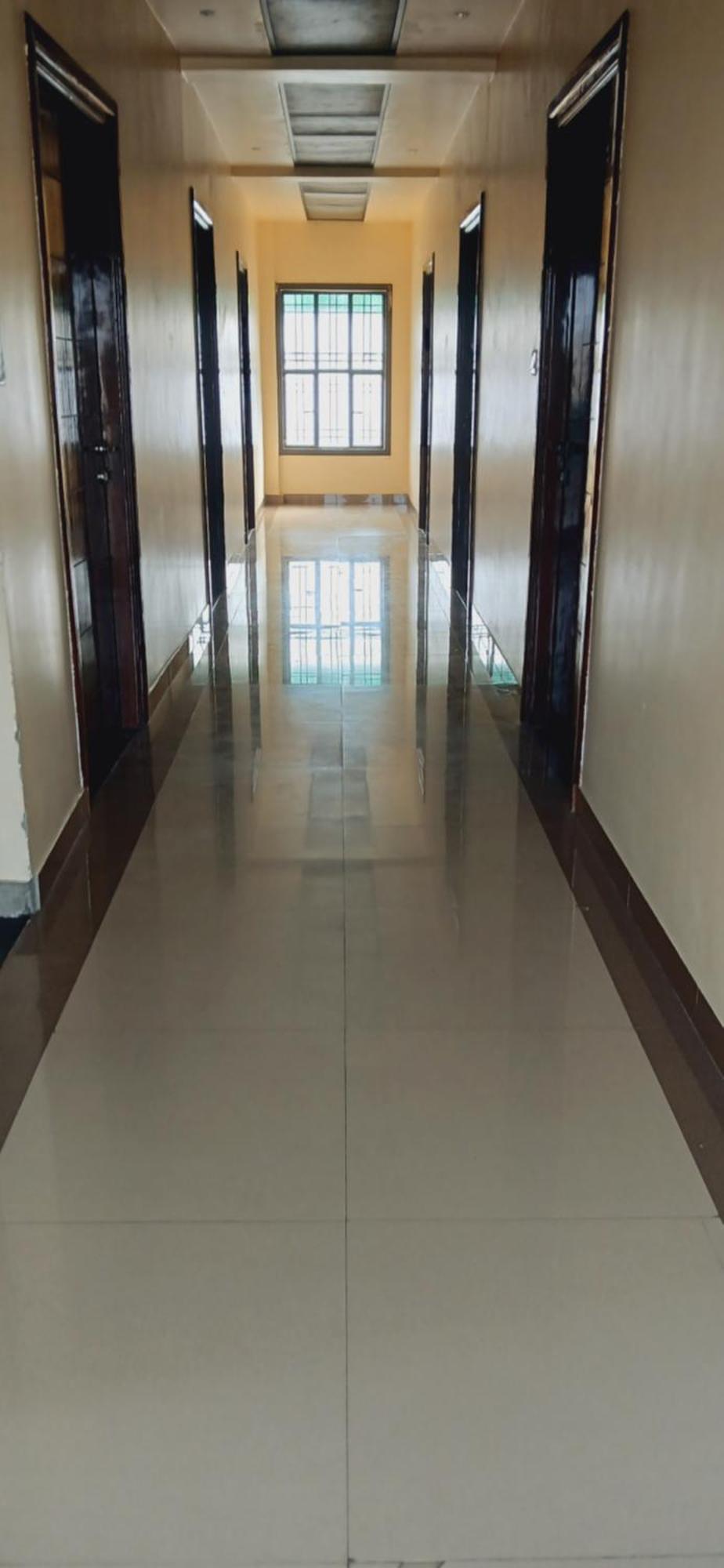 Shivam Hotel Varanasi - Near Kashi Vishwanath Temple With Parking And Lift Екстериор снимка
